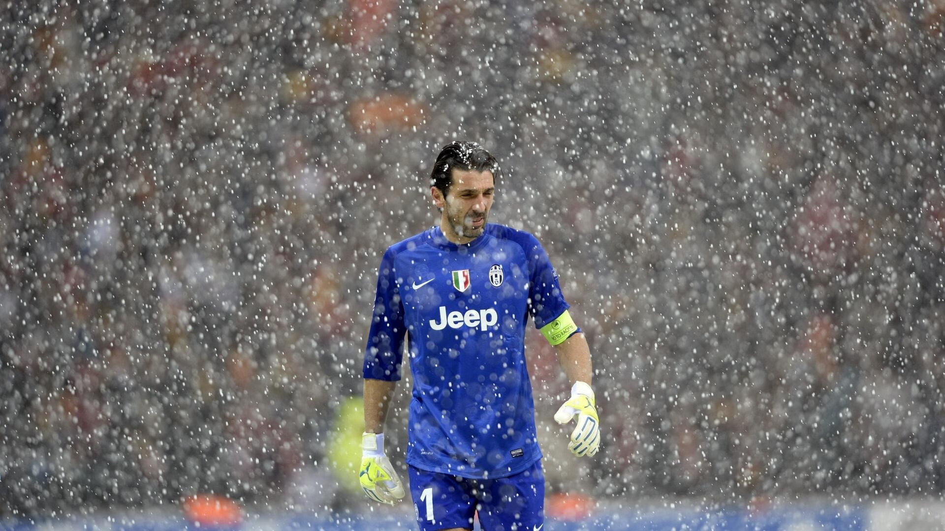 冷门之夜!洪都拉斯国家队横扫多特蒙德,阿尔瓦雷斯独造三球扛起全队,足球世界为之震动